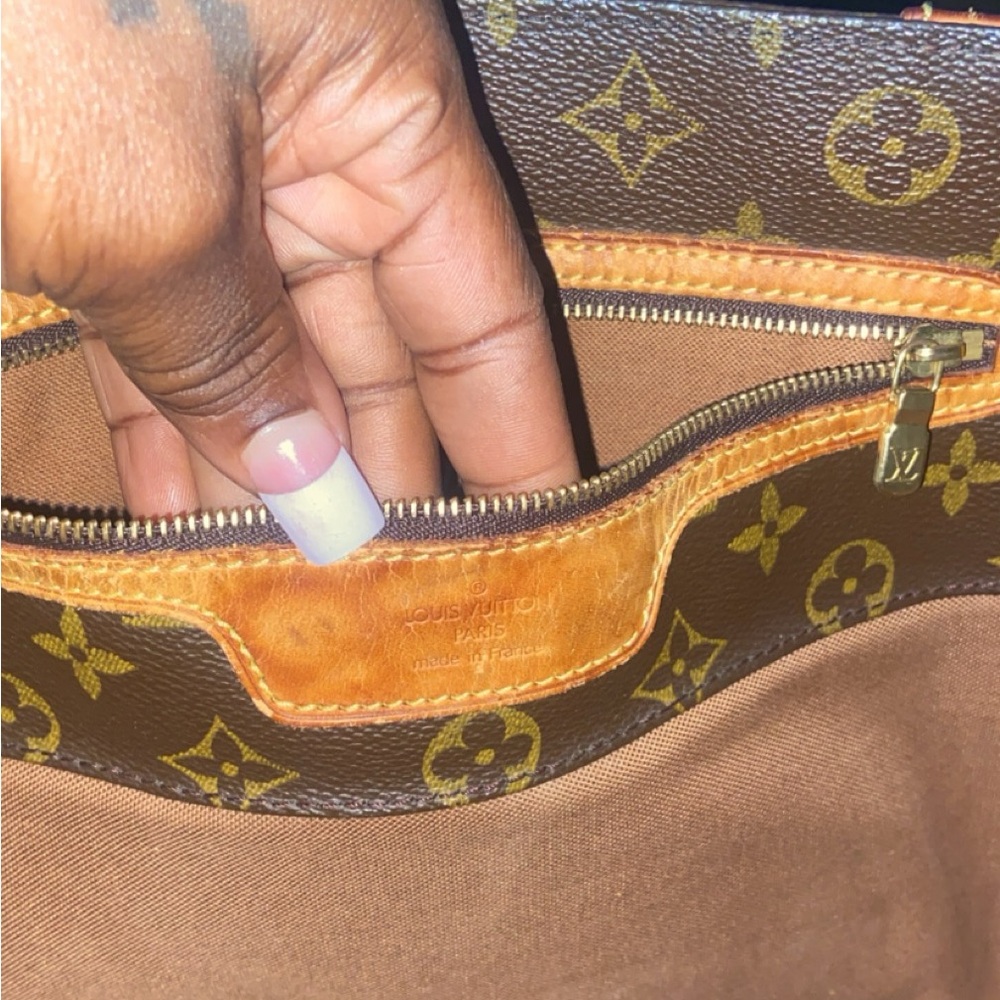 Authentic Louis Vuitton very nice bag. I have had it a while not using … - Picture 9 of 16
